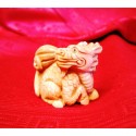 Netsuke Drago in posizione accovacciata