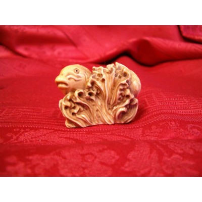 Netsuke Pesce tra le alghe