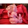 Scultura in quarzo rosa "Divinità con fanciulla"